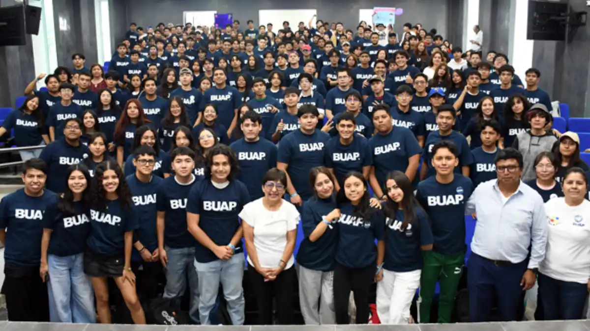 Rectora Lilia Cedillo da la bienvenida a estudiantes de Derecho y Economía