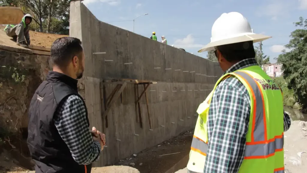 Supervisa Gobierno de la Ciudad construcción de muro de contención en límites del Río Alseseca