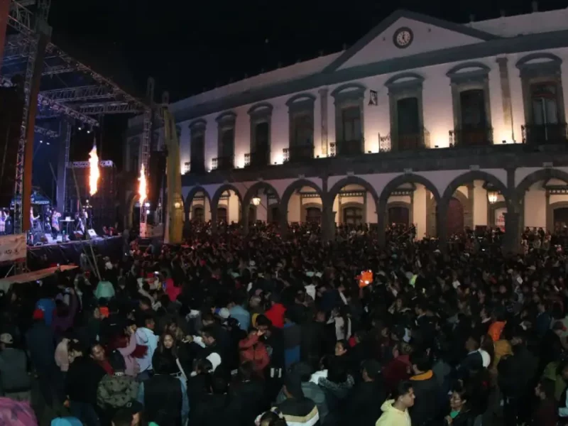 “El evento salvaje”: familias de Zacatlán bailaron por más de 6 horas en el zócalo