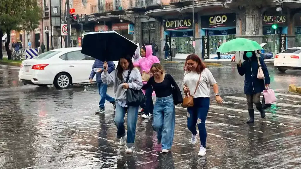 Ayuntamiento de Puebla atendió contingencias en siete zonas por lluvia del 14 de agosto 2025 