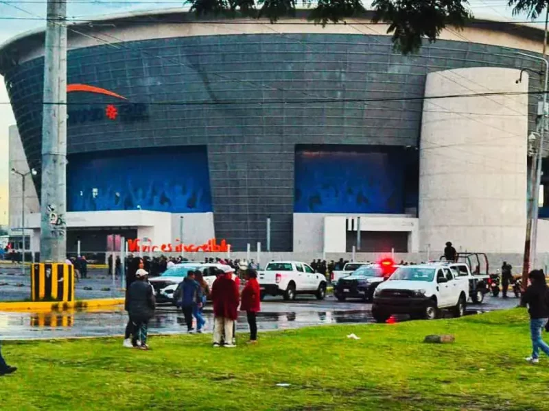 Riña por espacios comerciales en Estadio Cuauhtémoc deja una mujer muerta y un hombre herido