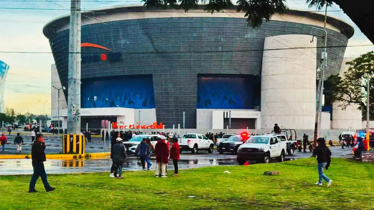 Riña por espacios comerciales en Estadio Cuauhtémoc deja una mujer muerta y un hombre herido