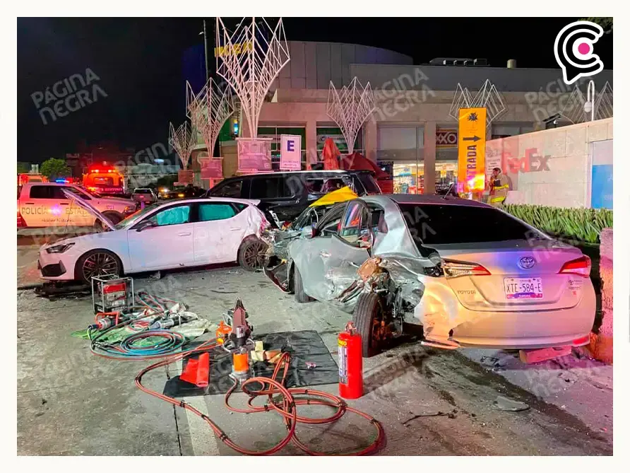 Conductor borracho provocó carambola entre seis autos en Vía Atlixcáyotl, Puebla; murió pasajero de taxi afectado