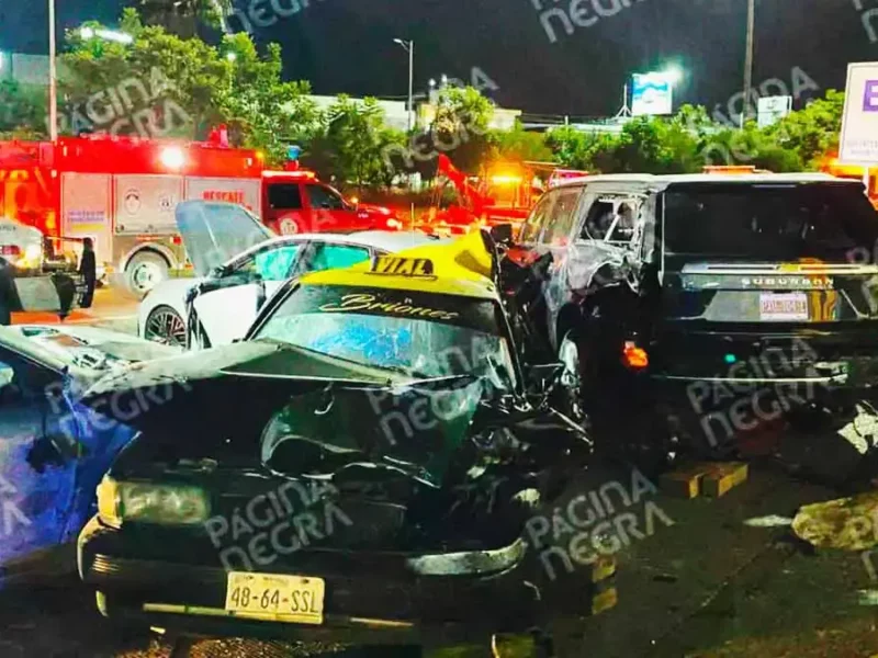 Conductor borracho provocó carambola entre seis autos en Vía Atlixcáyotl, Puebla; murió pasajero de taxi afectado