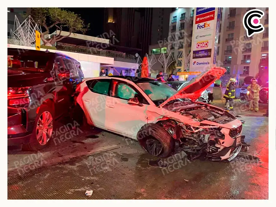 Conductor borracho provocó carambola entre seis autos en Vía Atlixcáyotl, Puebla; murió pasajero de taxi afectado