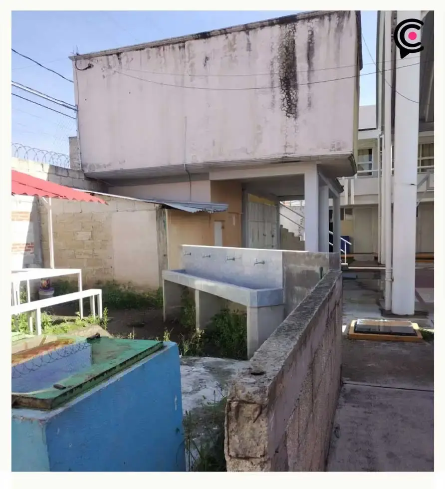 Constructor abandonó obras en telesecundaria de Texmelucan; lo denuncian por fraude ante Fiscalía de Puebla