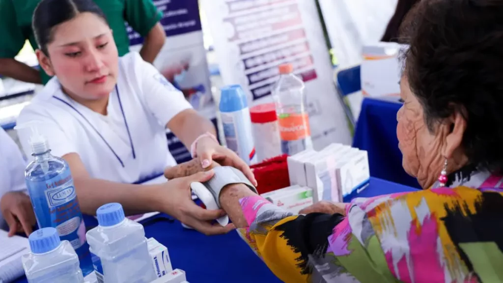 Prioriza Lupita Cuautle el bienestar de personas adultas mayores con Jornadas de Salud
