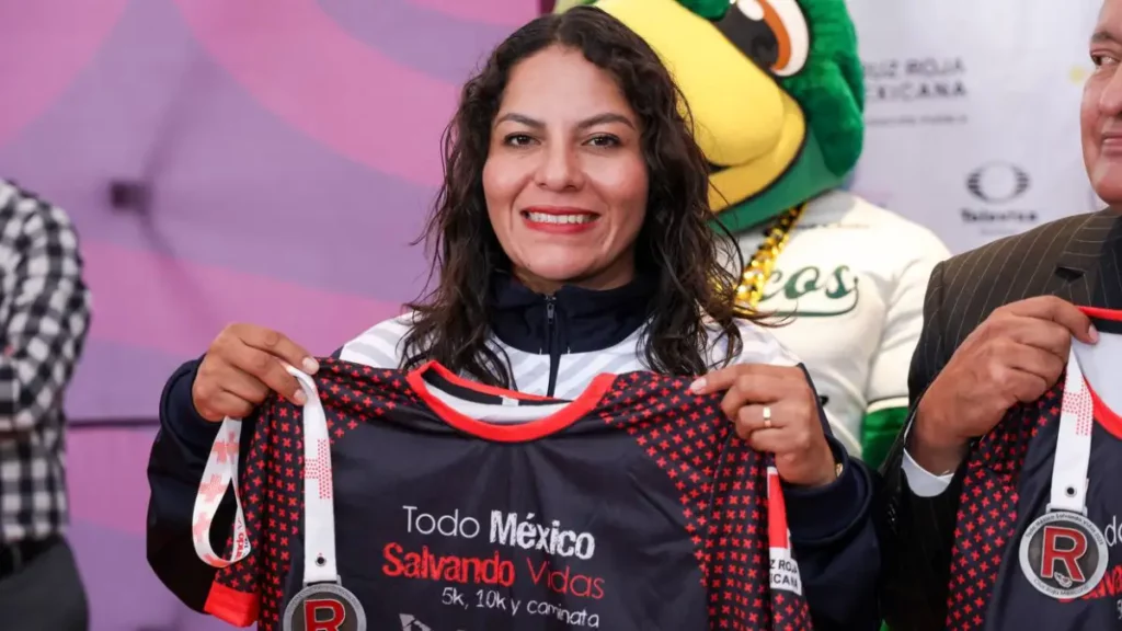 Presentan San Andrés Cholula y Cruz Roja Puebla playera y medalla de la Carrera Nacional ‘Todo México Salvando Vidas 2025’