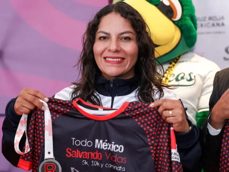 Presentan San Andrés Cholula y Cruz Roja Puebla playera y medalla de la Carrera Nacional ‘Todo México Salvando Vidas 2025’