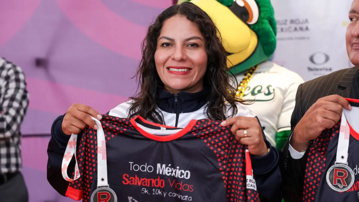 Presentan San Andrés Cholula y Cruz Roja Puebla playera y medalla de la Carrera Nacional ‘Todo México Salvando Vidas 2025’