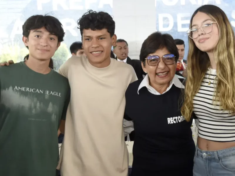Rectora Lilia Cedillo coloca primera piedra de un nuevo edificio para la Rectora Lilia Cedillo Ramírez colocó la primera piedra del edificio LCA5