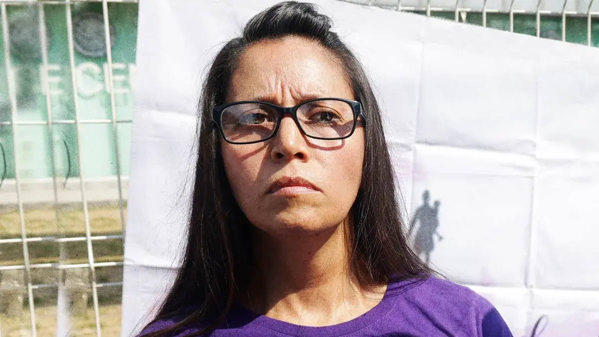Daniela Flores enfrenta violencia jurídica en Puebla tras recuperar a su hija