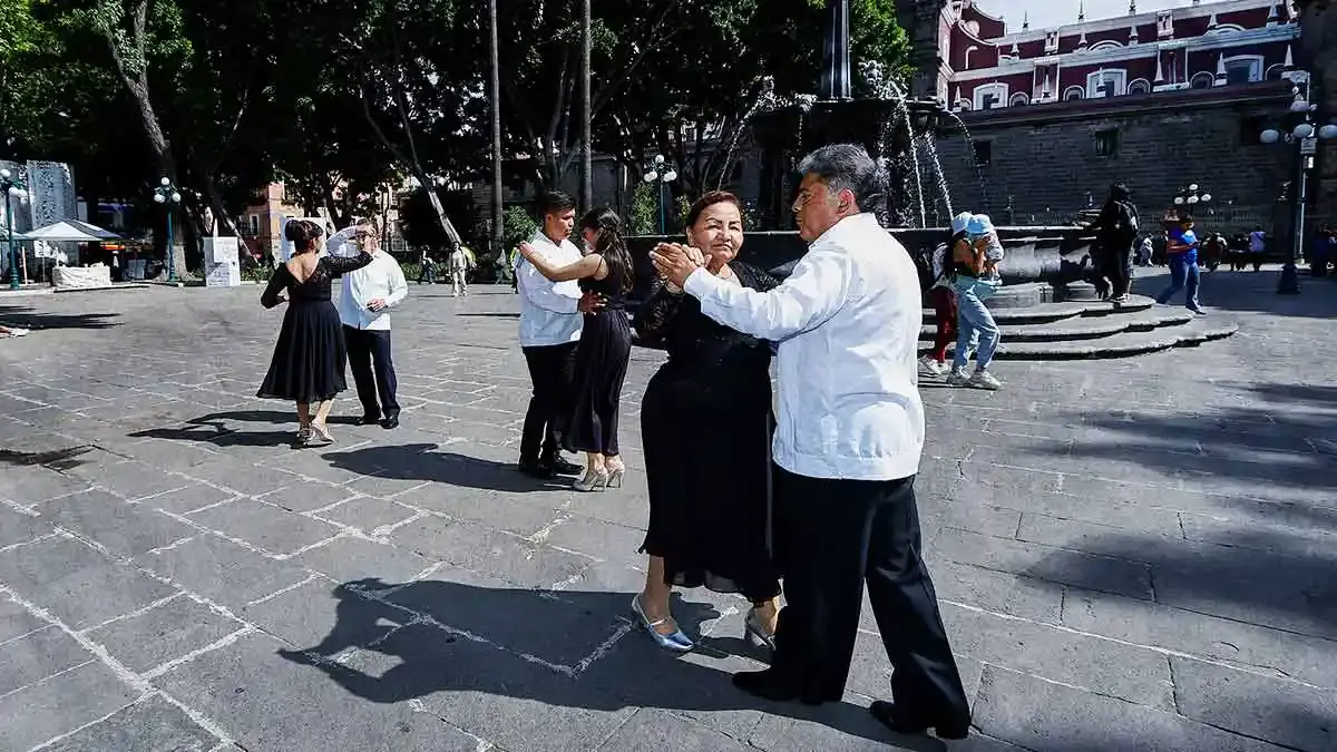 Invita SMDIF a personas adultas mayores a participar en el primer “Vive Danzón 2025”