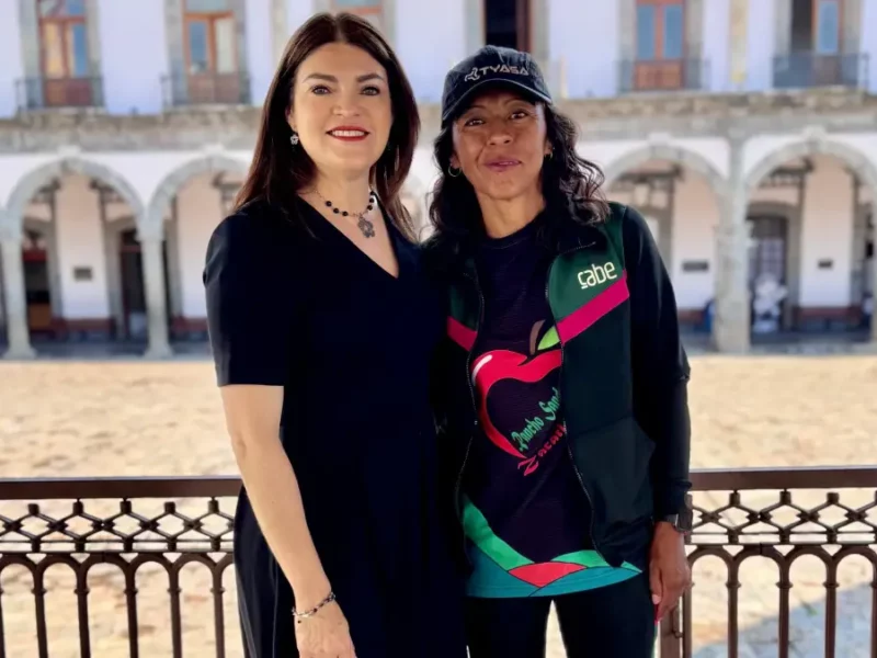 Zacatlán, tierra de campeones; Bety Sánchez apoya a corredora que viajará a Italia