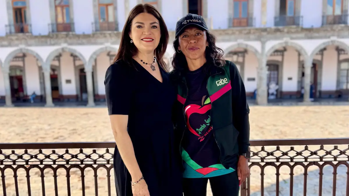 Zacatlán, tierra de campeones; Bety Sánchez apoya a corredora que viajará a Italia