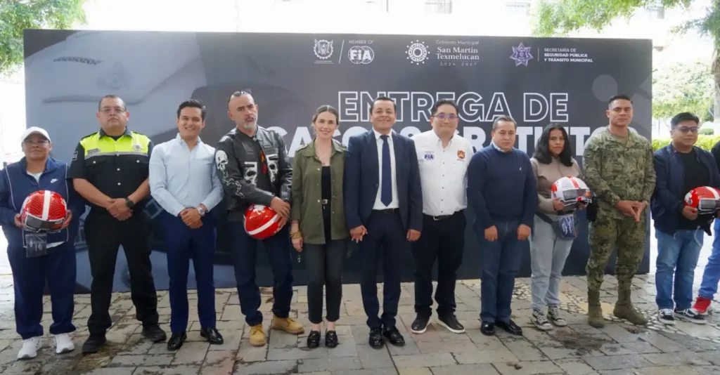 En Texmelucan se promueve la seguridad de motociclistas con la entrega de cascos certificados