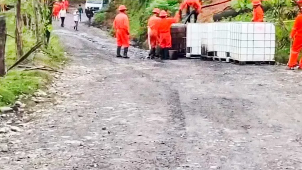 Pemex alerta derrame de crudo en Huauchinango, Puebla; lluvias complican controlar la emergencia