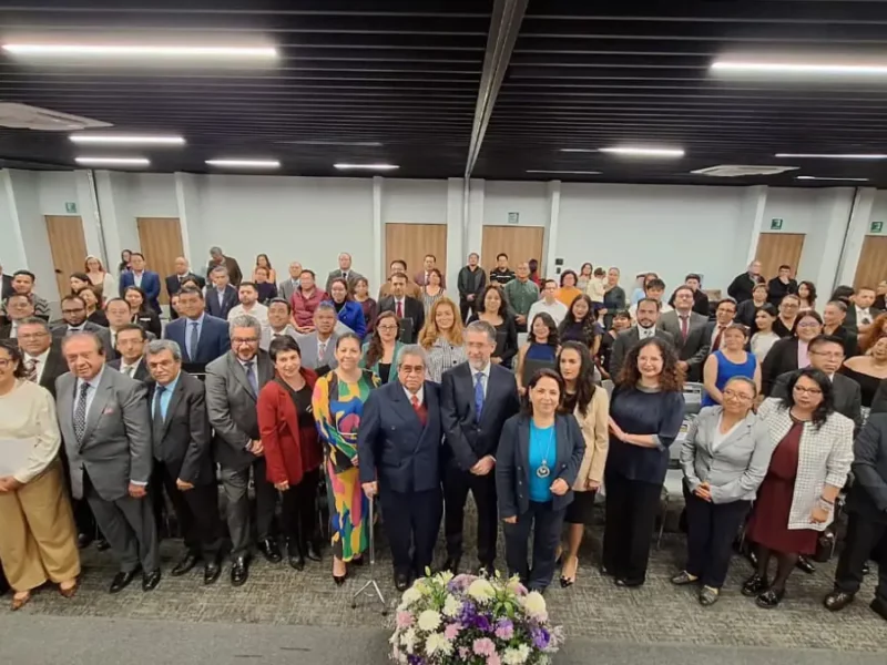 Reconoce Laura Artemisa profesionalización en el IAP