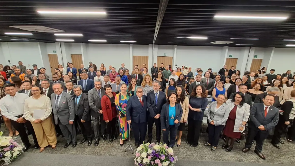 Reconoce Laura Artemisa profesionalización en el IAP