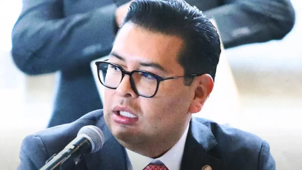 Morena Puebla marca distancia con Néstor Camarillo