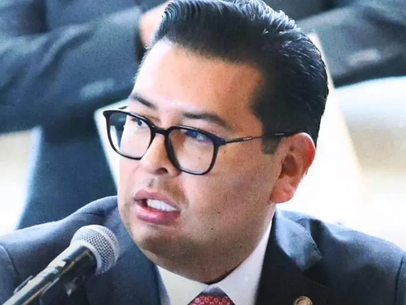 Morena Puebla marca distancia con Néstor Camarillo