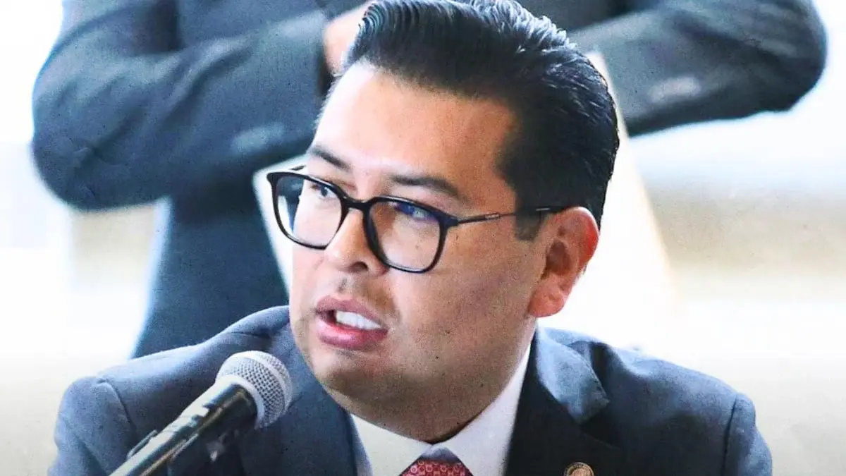 Morena Puebla marca distancia con Néstor Camarillo