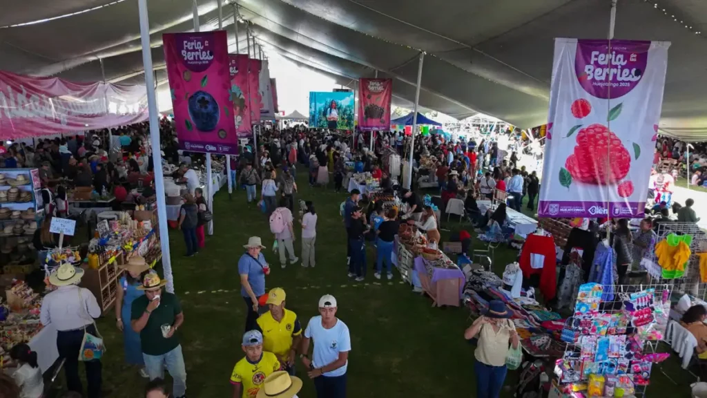 Suman 13 mil visitantes al cierre del tercer día de la Feria de las Berries en Huejotzingo