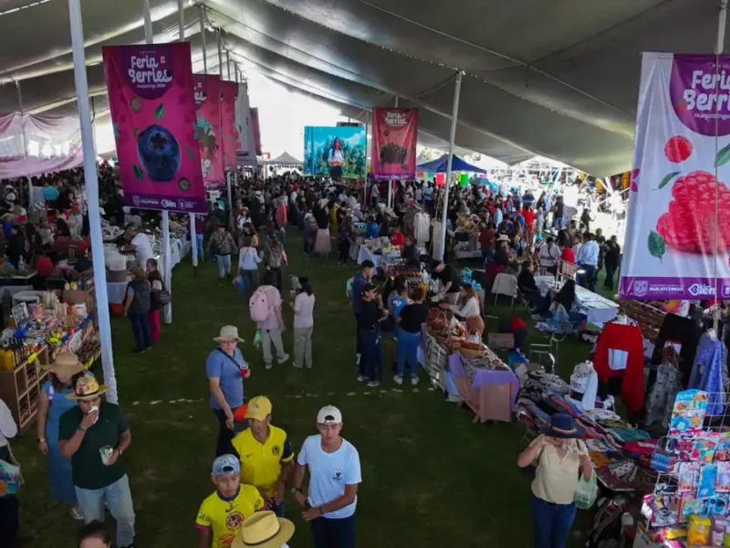 Suman 13 mil visitantes al cierre del tercer día de la Feria de las Berries en Huejotzingo