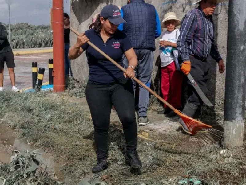 Mejora Lupita Cuautle seguridad e imagen urbana con mantenimiento y alumbrado en Tlaxcalancingo