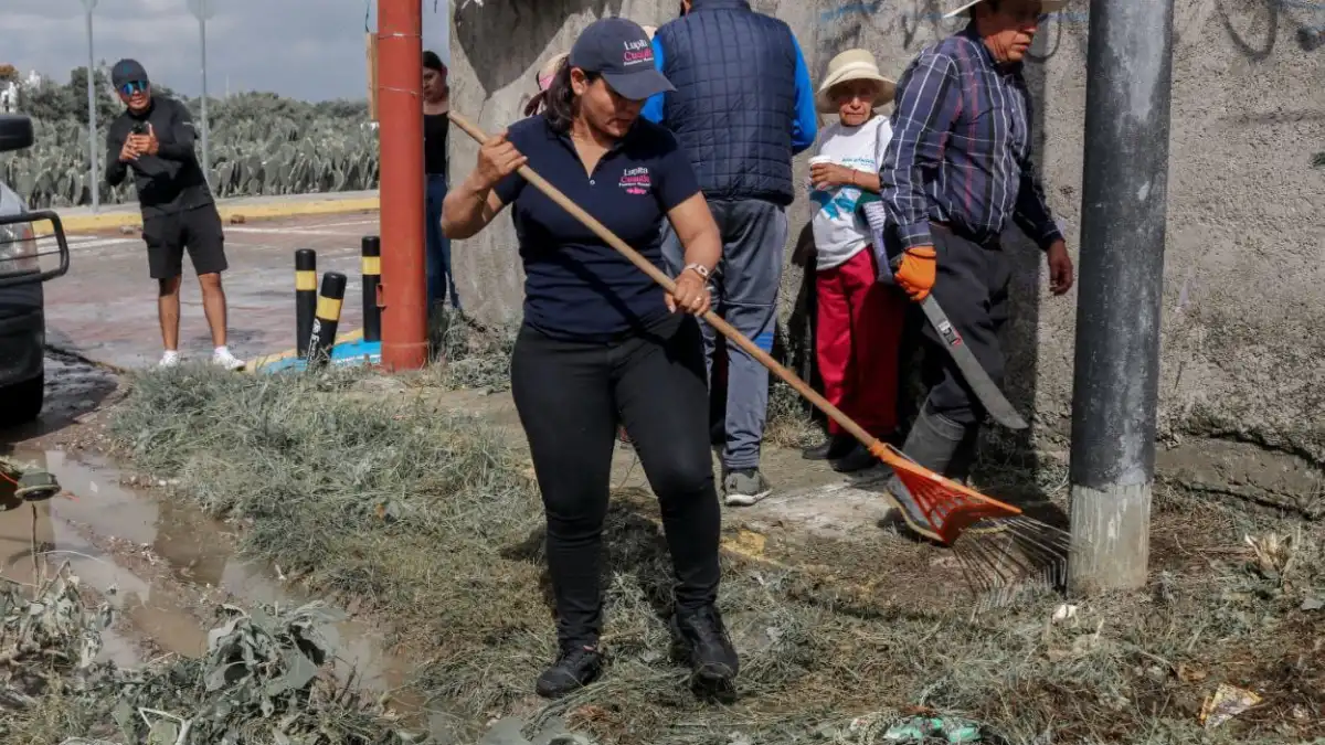 Mejora Lupita Cuautle seguridad e imagen urbana con mantenimiento y alumbrado en Tlaxcalancingo