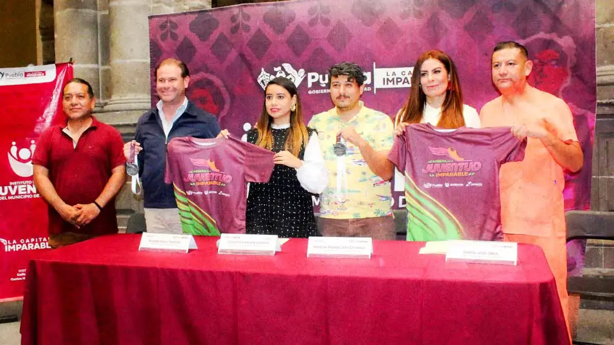 Presentan medalla y playera de la Carrera de la Juventud Imparable 2025