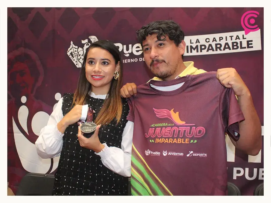 Presentan medalla y playera de la Carrera de la Juventud Imparable 2025