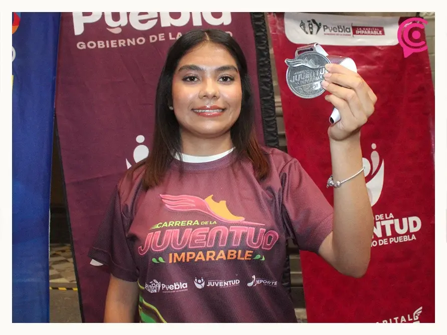 Presentan medalla y playera de la Carrera de la Juventud Imparable 2025