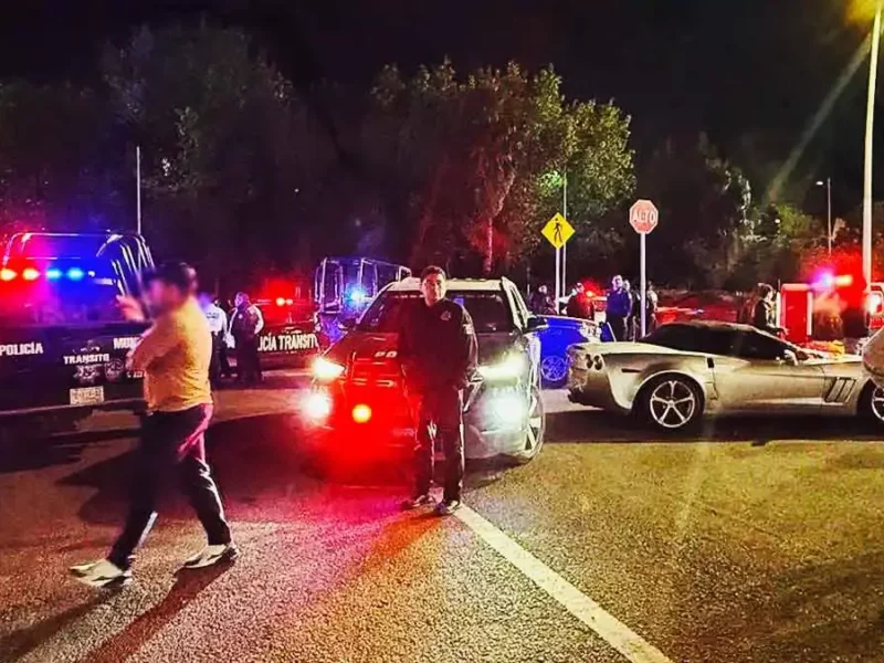 Autoridades frenan arrancones en Vía Atlixcáyotl; 16 vehículos asegurados