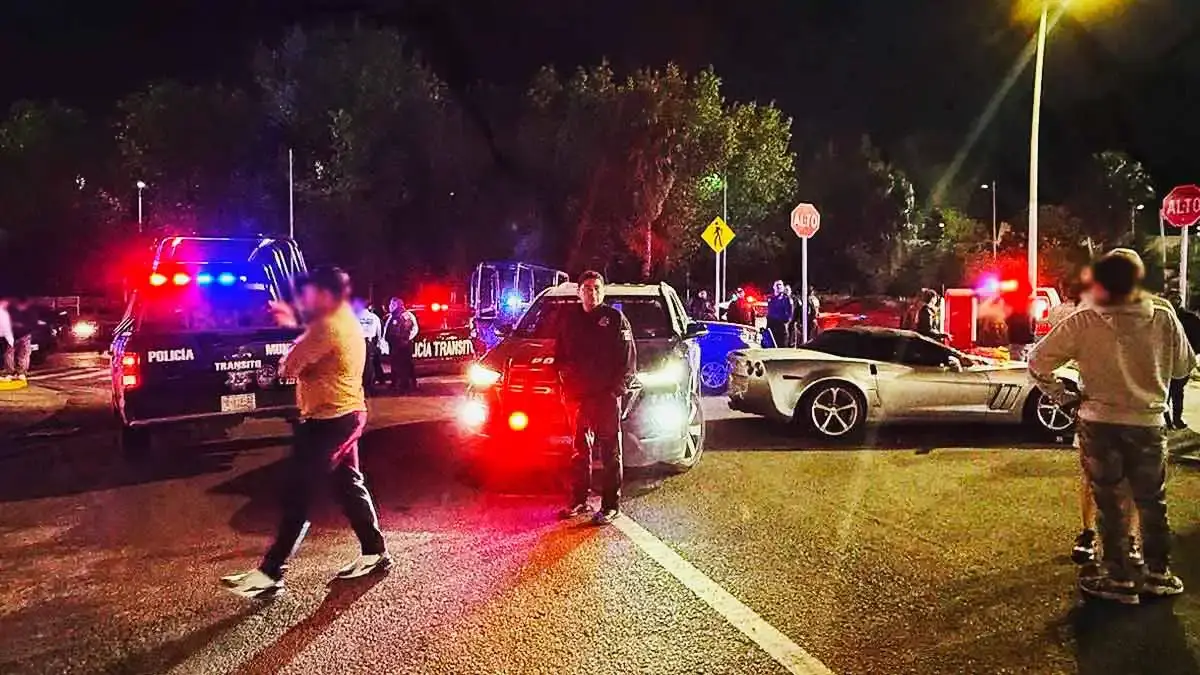 Autoridades frenan arrancones en Vía Atlixcáyotl; 16 vehículos asegurados