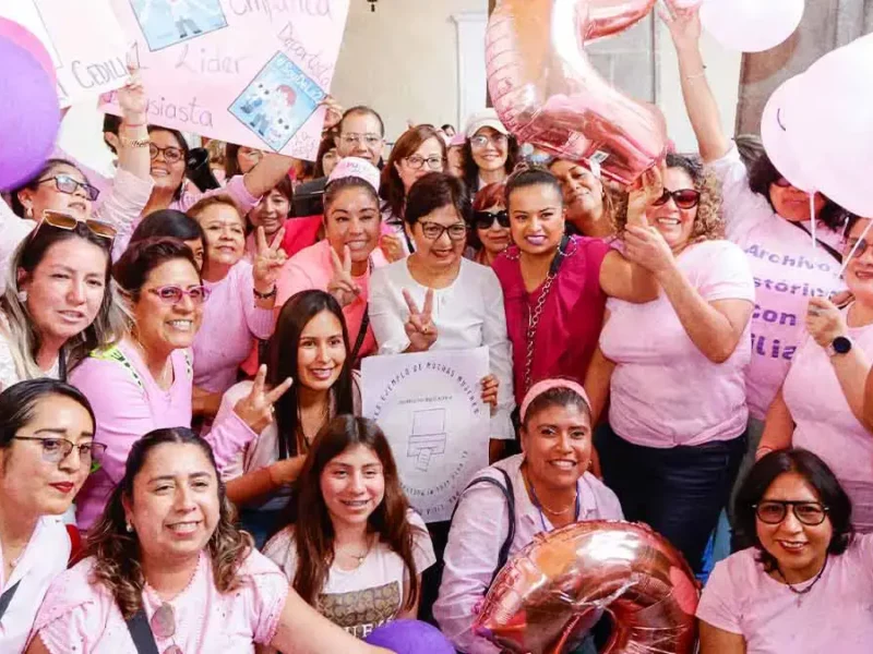 Aspirantes a rectoría de BUAP realizan su registro; universitarios acuden en apoyo a Lilia Cedillo 