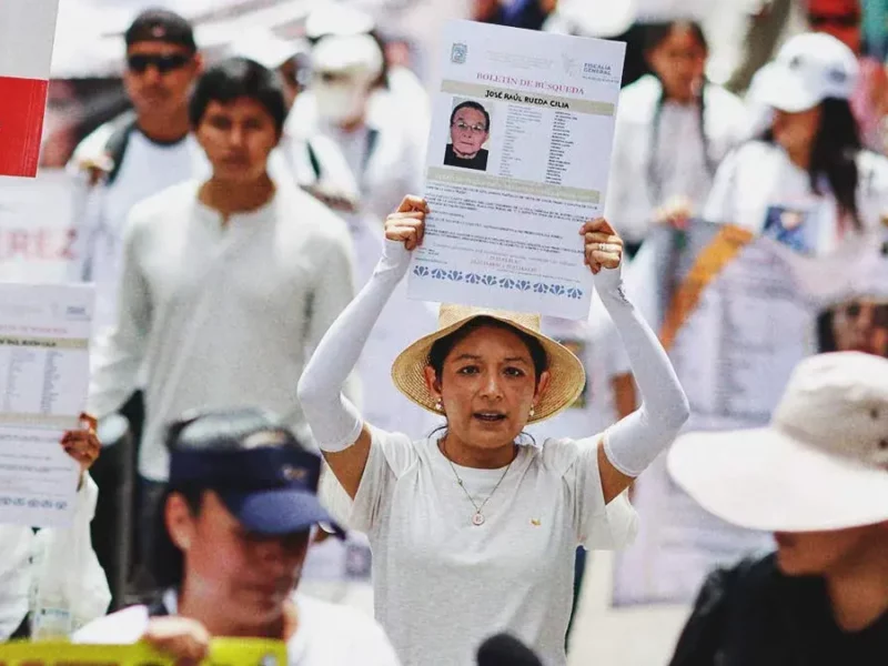 Familias de desaparecidos marchan en Puebla; exigen verdad, justicia y memoria