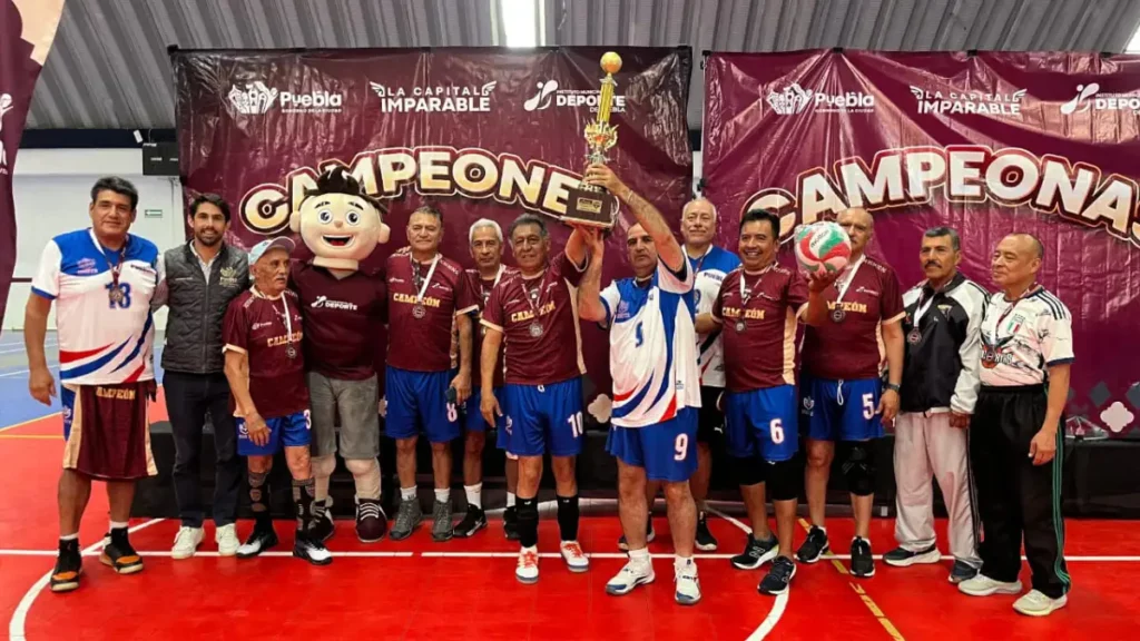 Adultos mayores demuestran su pasión deportiva en el Torneo de Barrios de Cachibol