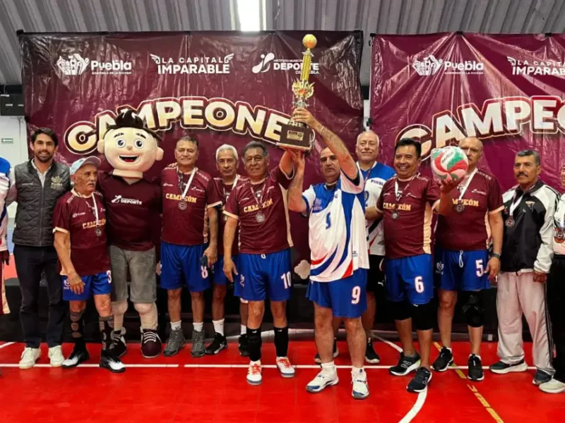 Adultos mayores demuestran su pasión deportiva en el Torneo de Barrios de Cachibol