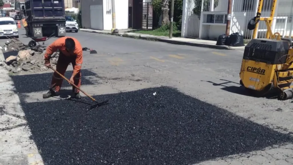 Mejor infraestructura vial fortalece al comercio local: avanza Campaña Capitalina Bacheando Puebla