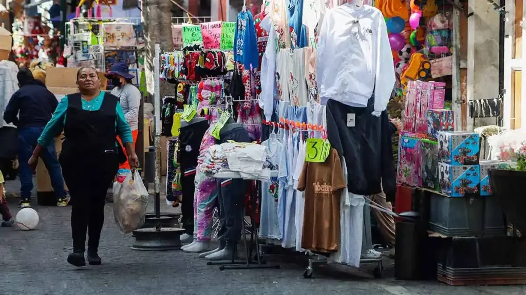 Más de cuatro organizaciones ambulantes se disputan el control del Centro Histórico de Puebla: SSP