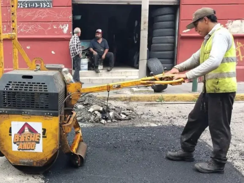 Campaña Capitalina Bacheando Puebla: favorece vialidades en torno a mercados y centros de abasto