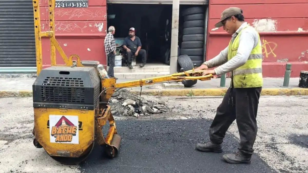 Campaña Capitalina Bacheando Puebla: favorece vialidades en torno a mercados y centros de abasto