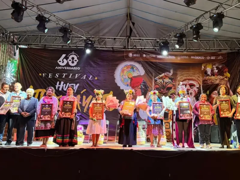 Coronan a Goudilia González Palacios como Xochicihuatl del 60° Aniversario del Huey Atlixcáyotl