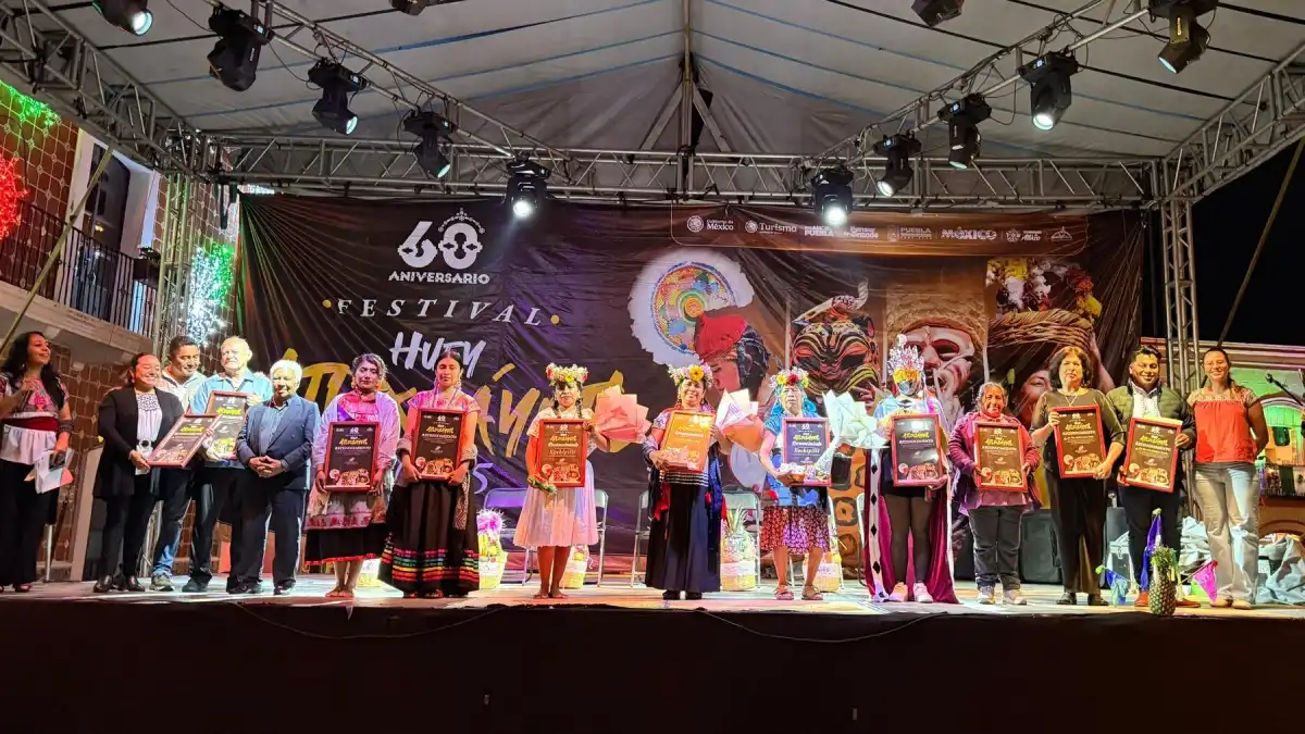 Coronan a Goudilia González Palacios como Xochicihuatl del 60° Aniversario del Huey Atlixcáyotl