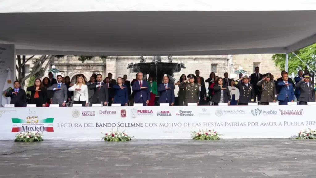 Coloca Pepe Chedraui Bando Solemne de las Fiestas Patrias 2025 en el Palacio Municipal
