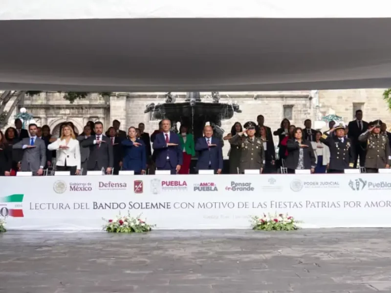 Coloca Pepe Chedraui Bando Solemne de las Fiestas Patrias 2025 en el Palacio Municipal