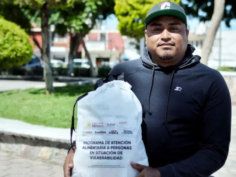 Entrega SMDIF apoyos alimentarios en Azumiatla y Totimehuacan