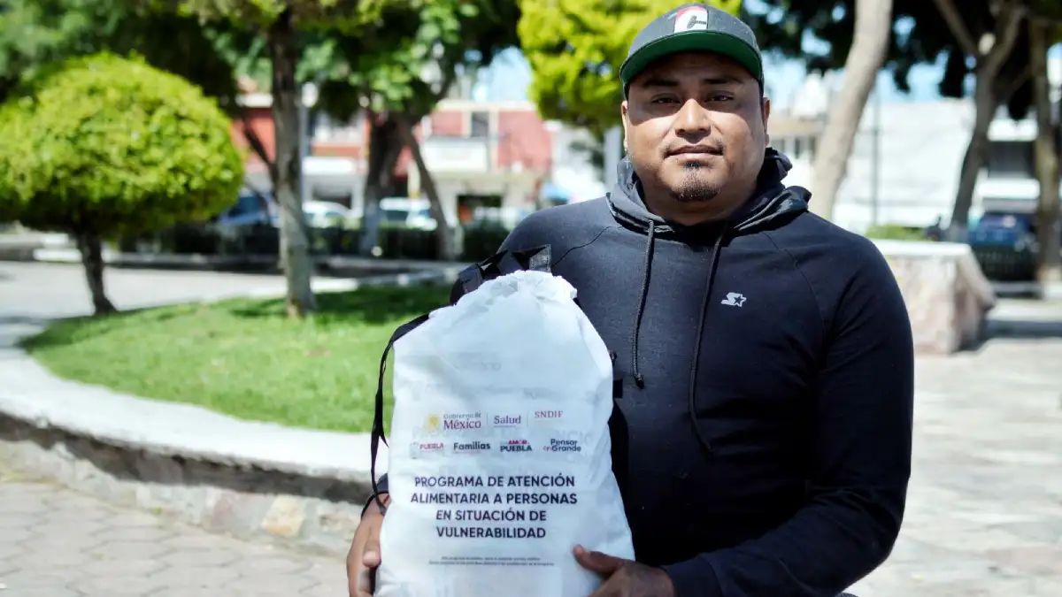 Entrega SMDIF apoyos alimentarios en Azumiatla y Totimehuacan
