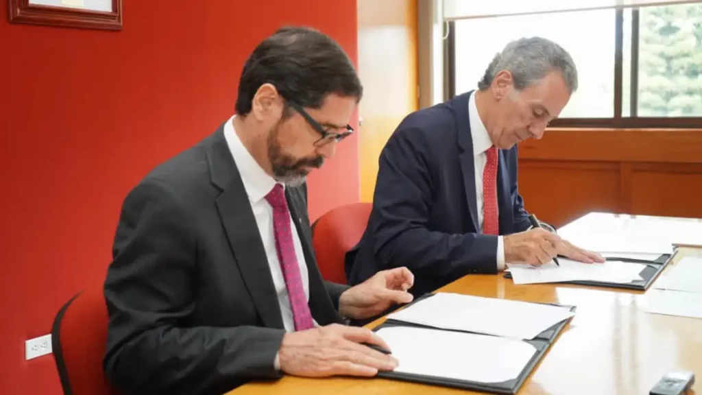 Firma Pepe Chedraui convenio con la IBERO para fortalecer conocimiento y habilidades de las mujeres en materia de finanzas